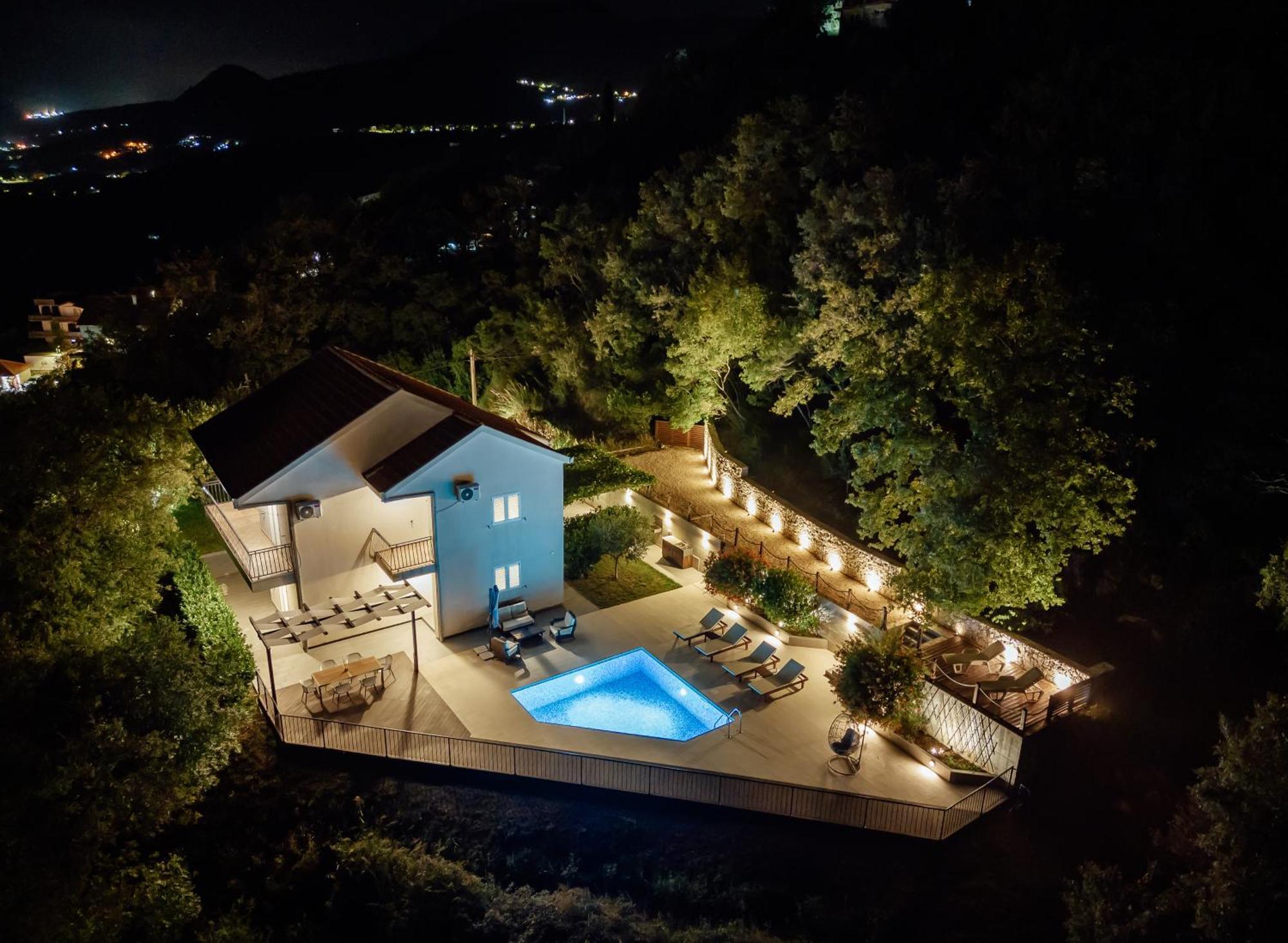 Villa Sladovic ヘルツェグ・ノヴィ エクステリア 写真